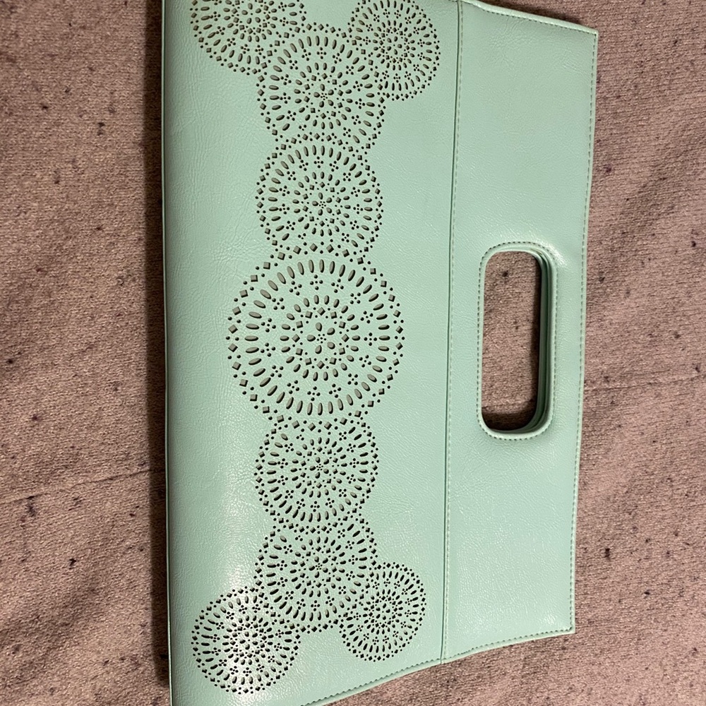 Mint clutch